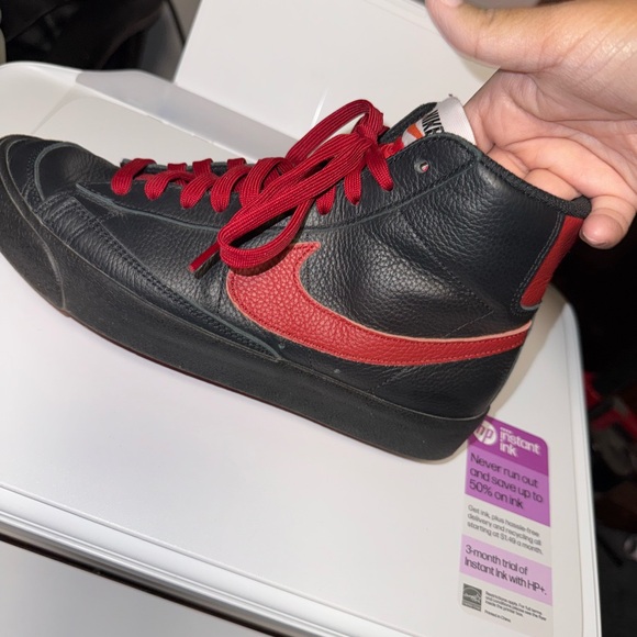Nike Men's Black and Red Sneakers - Picture 7 of 16